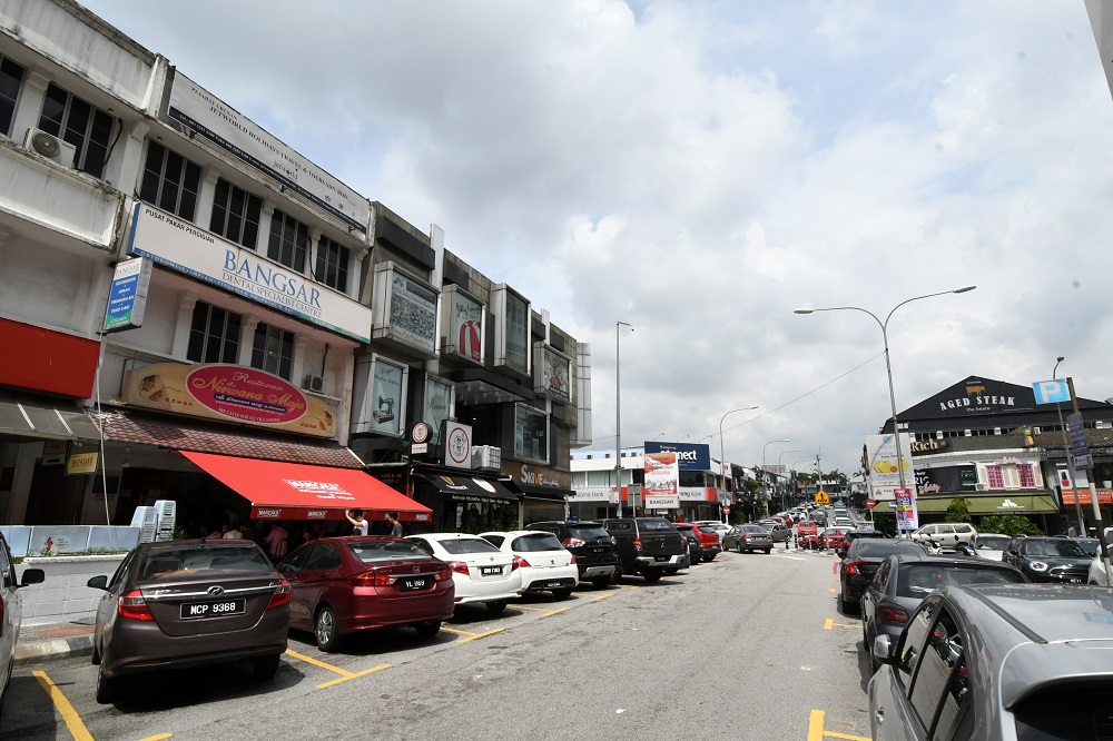 Five places known for their food: Banana leaf rice at Jalan Telawi ...